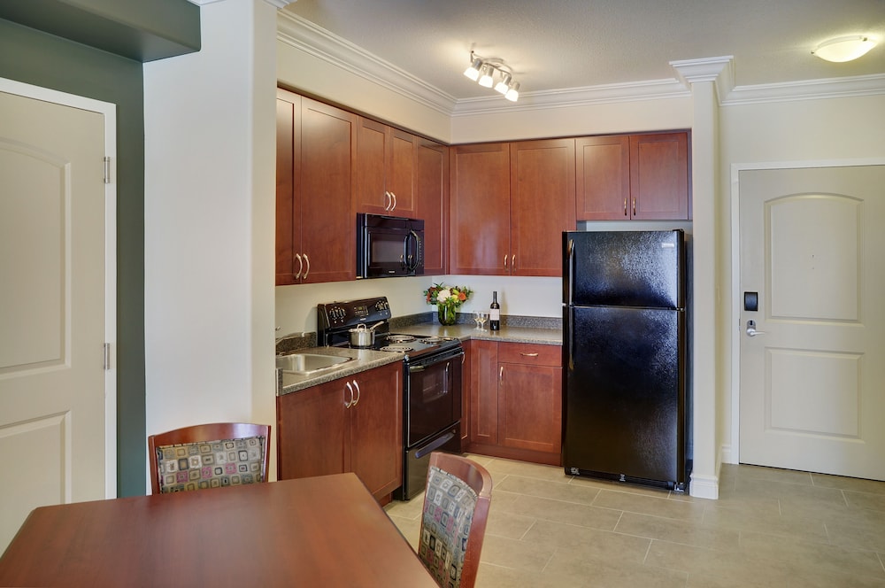 Kindersley Inn 45/47