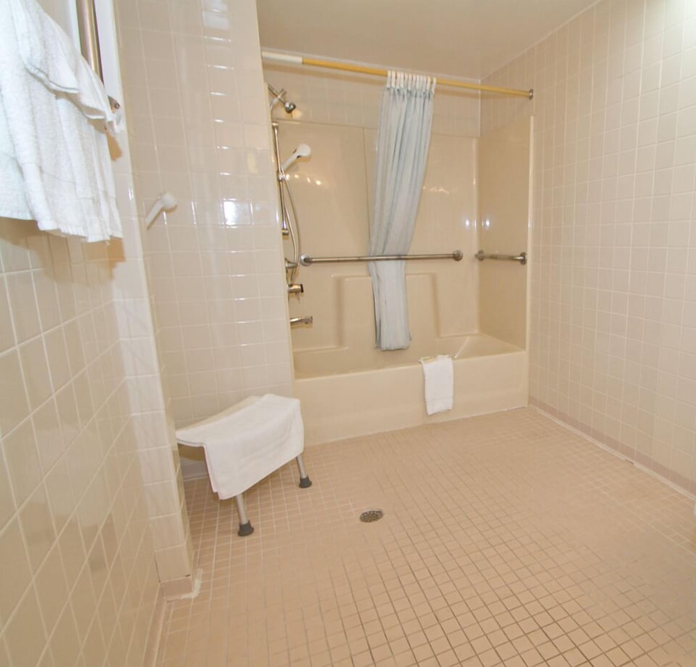 Brooks Street Motor Inn 28/30