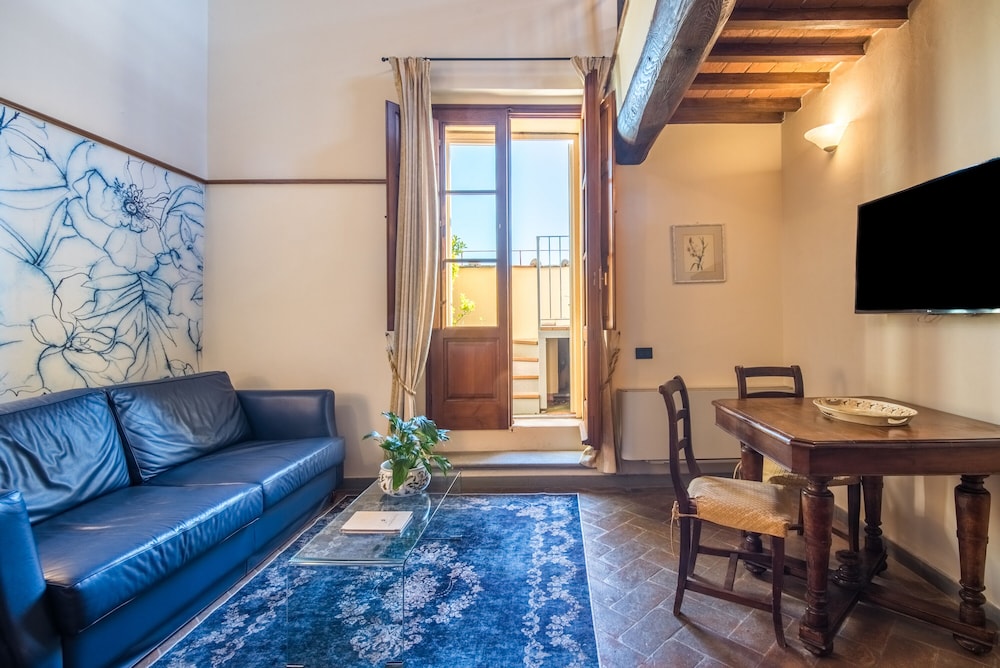 Palazzo Squarcialupi 23/43