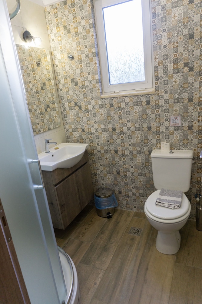 ECONOMY, DOUBLE OR TWIN BED