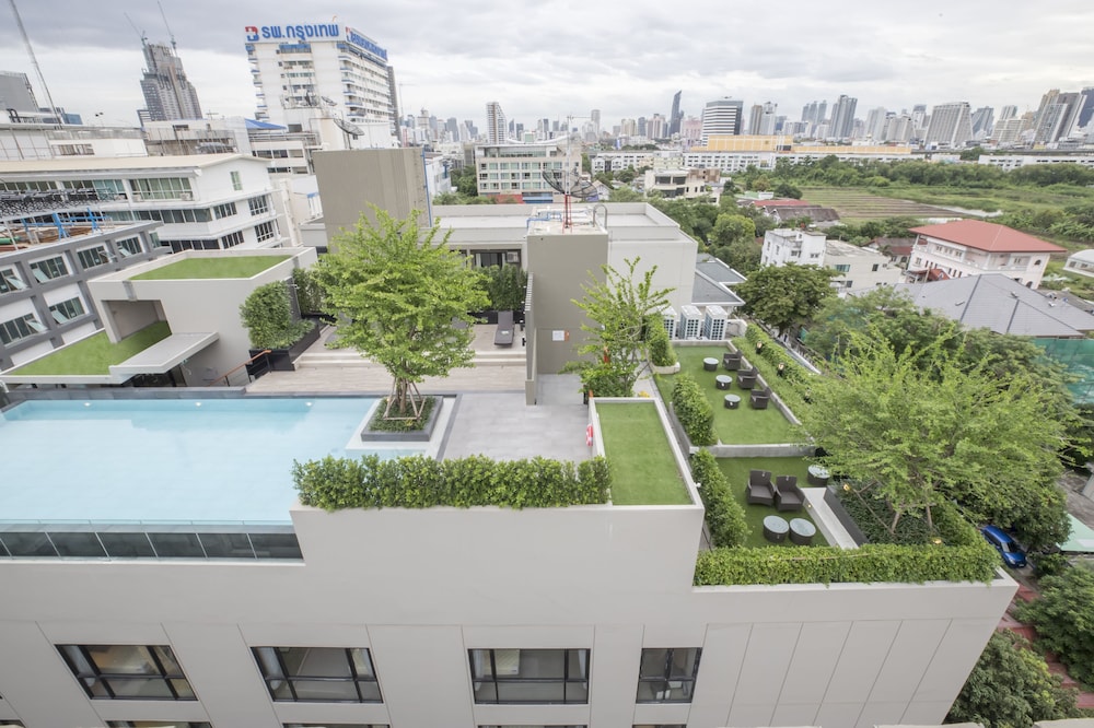 Alix Bangkok Hotel 69/77