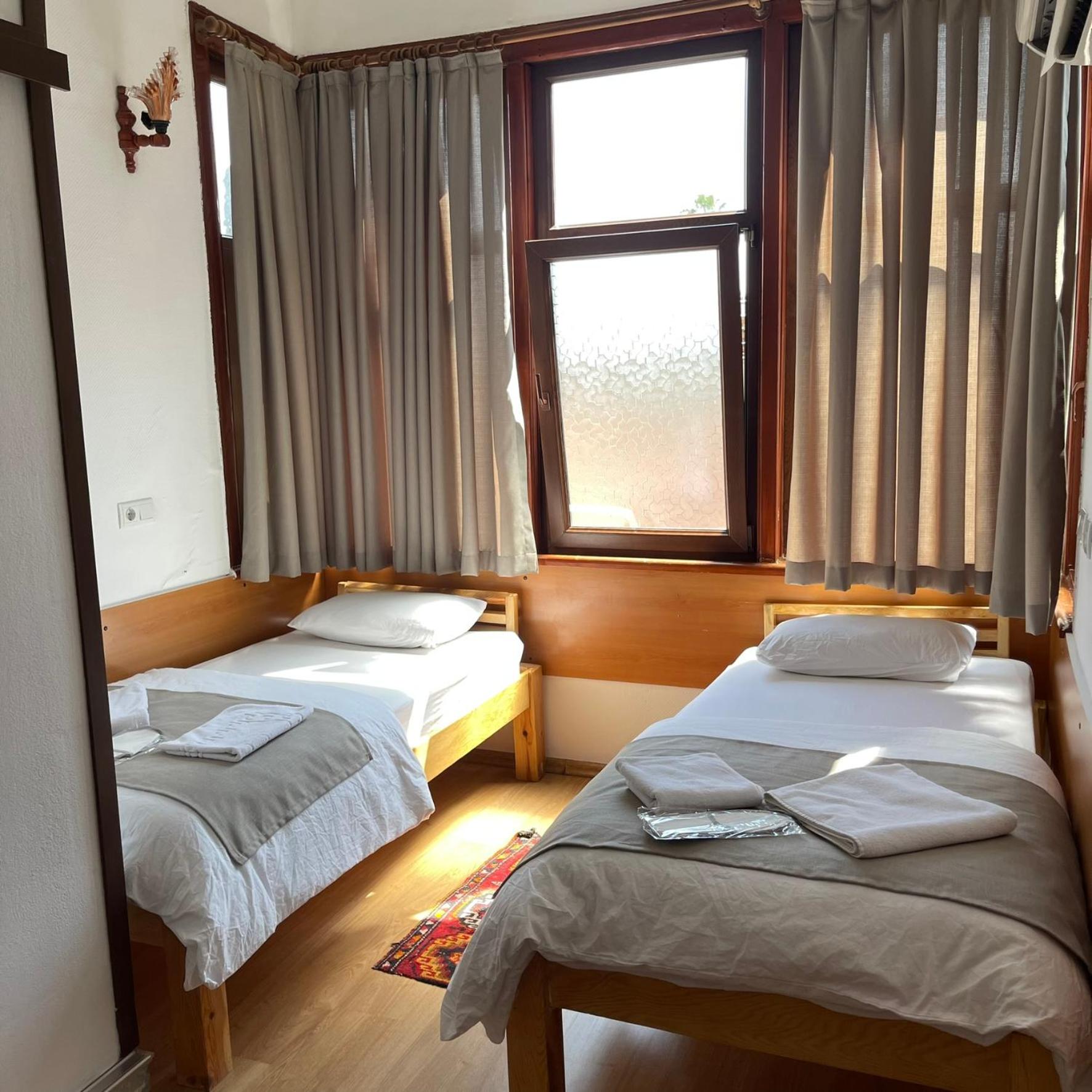 Standard, Twin Beds