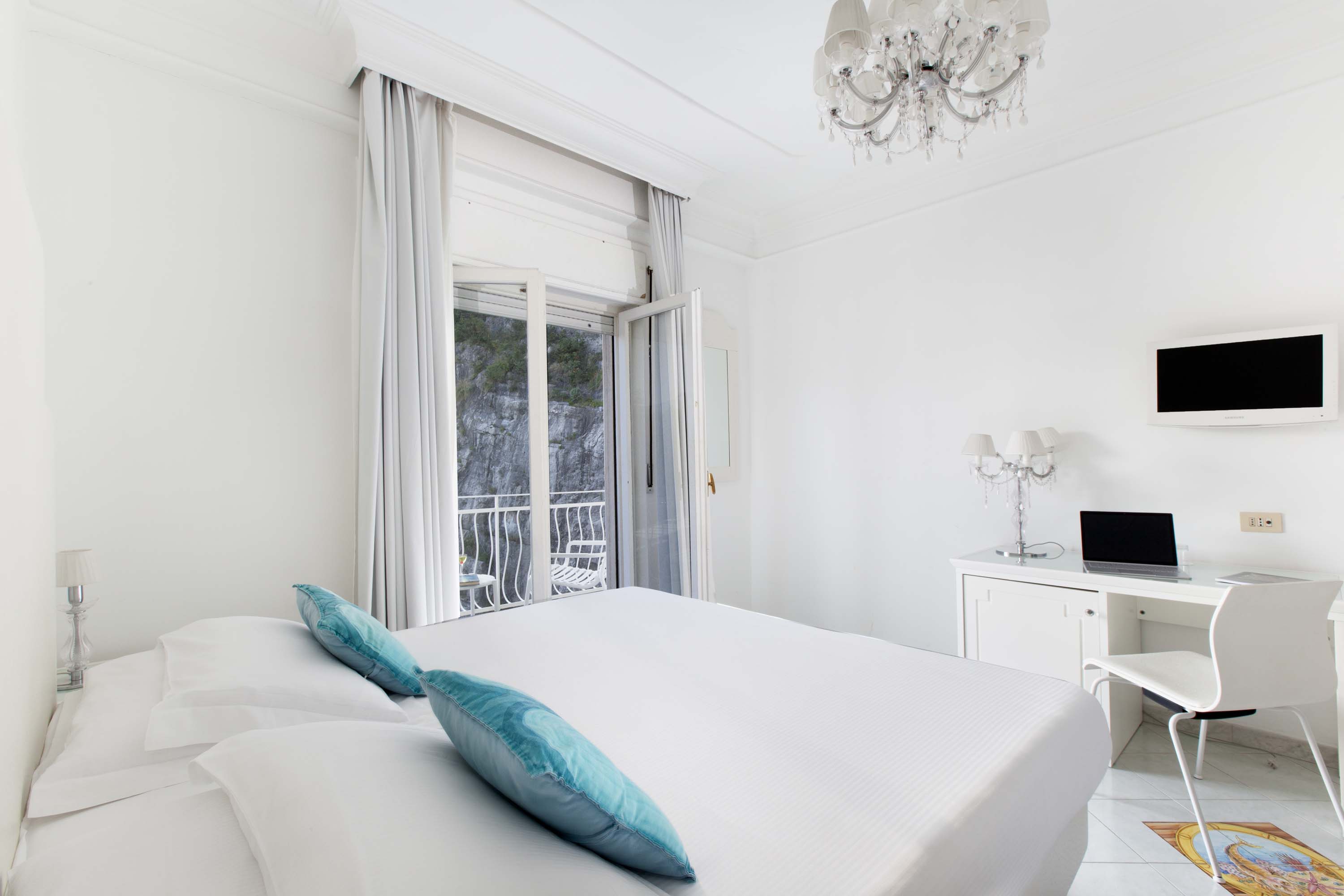 Double Bed, Lateral Side Sea View, Balcony