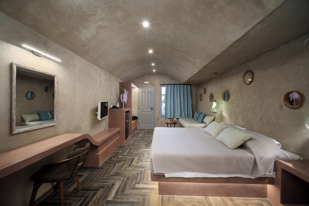 Room, Queen Bed, No Balcony