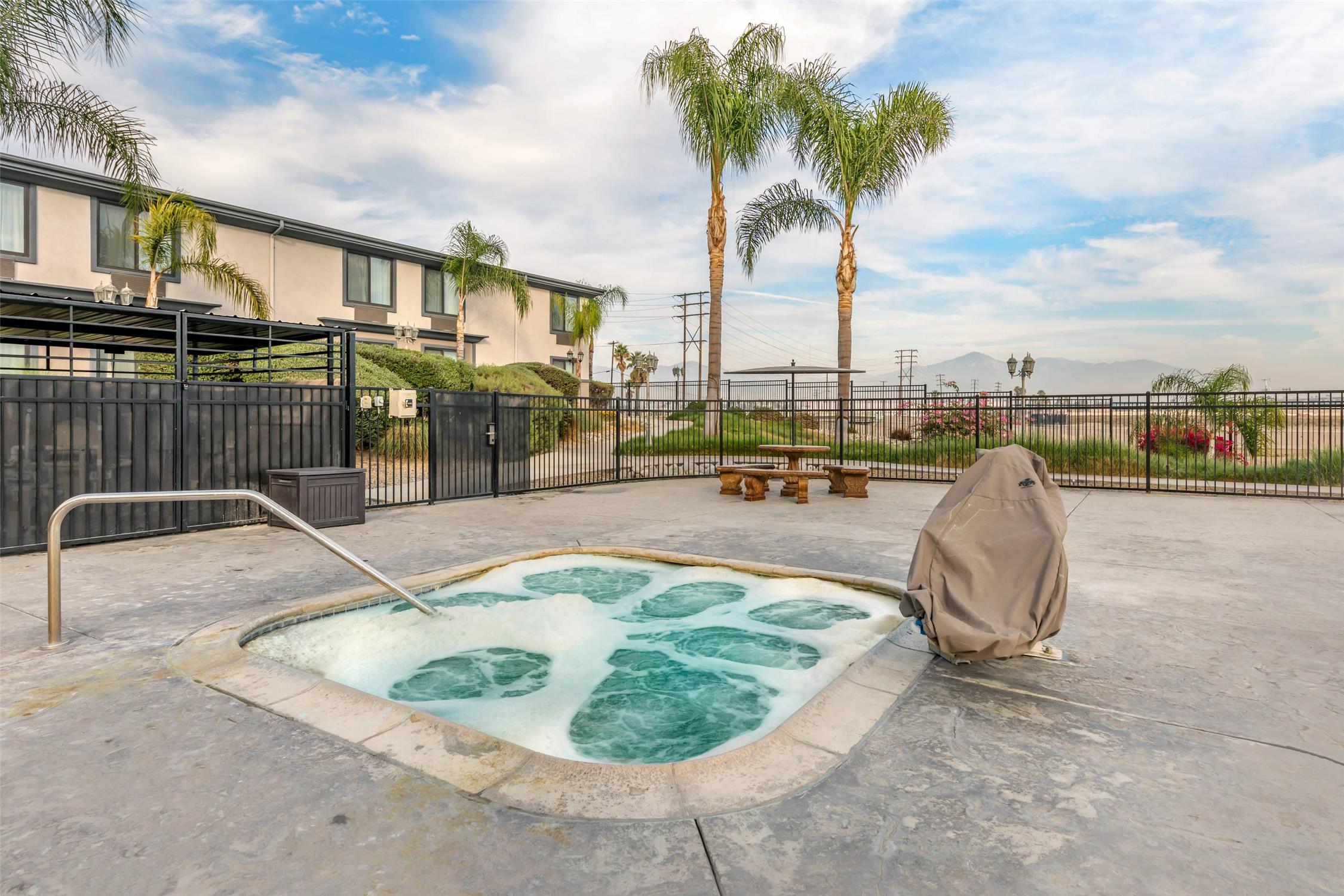 Comfort Inn & Suites San Bernardino 9/16