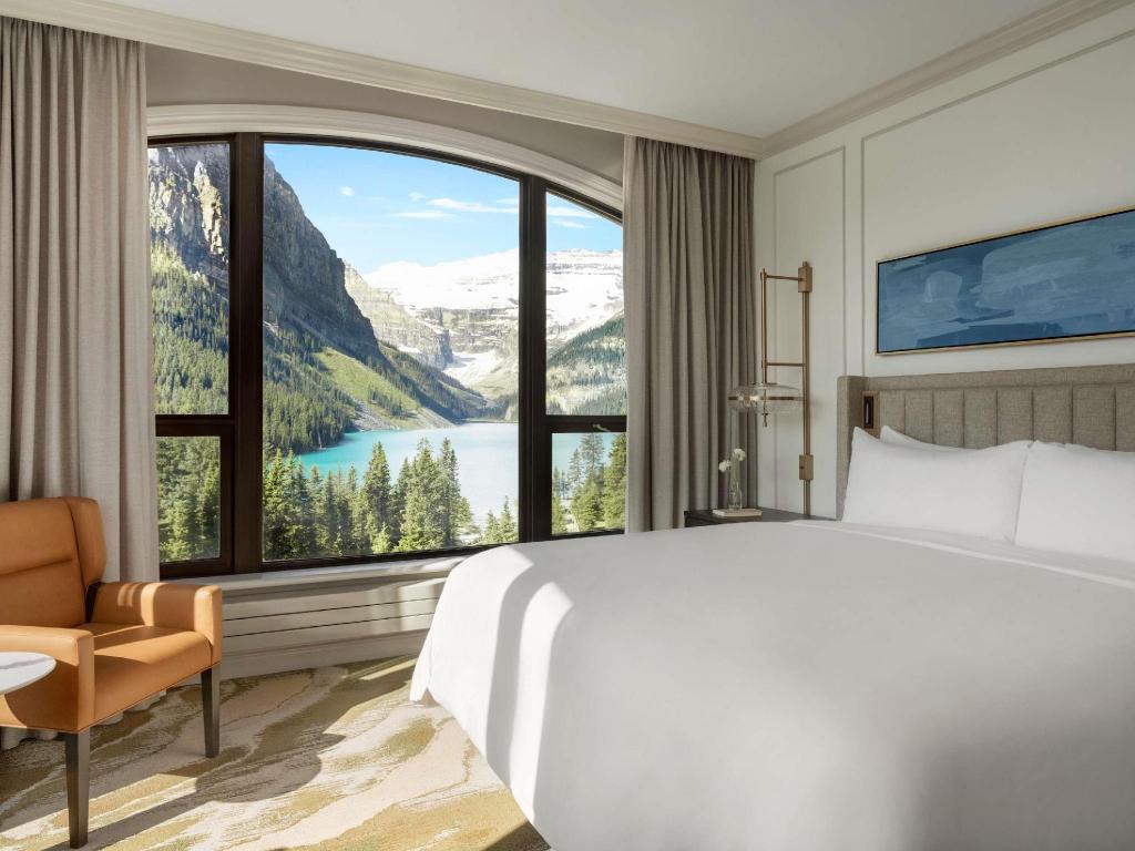 1 Bedroom, Temple, Suite, King Bed, Partial Lake View