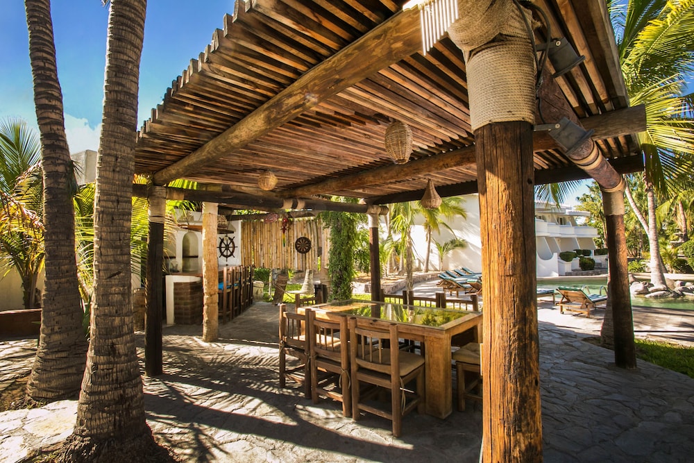 Club Del Moro Hotel Suites 66/72
