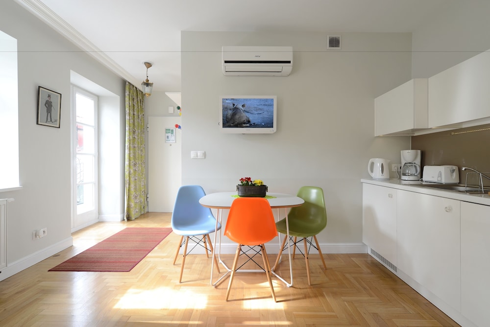 CRYSTAL SUITES CHEZ HELENA 44/64