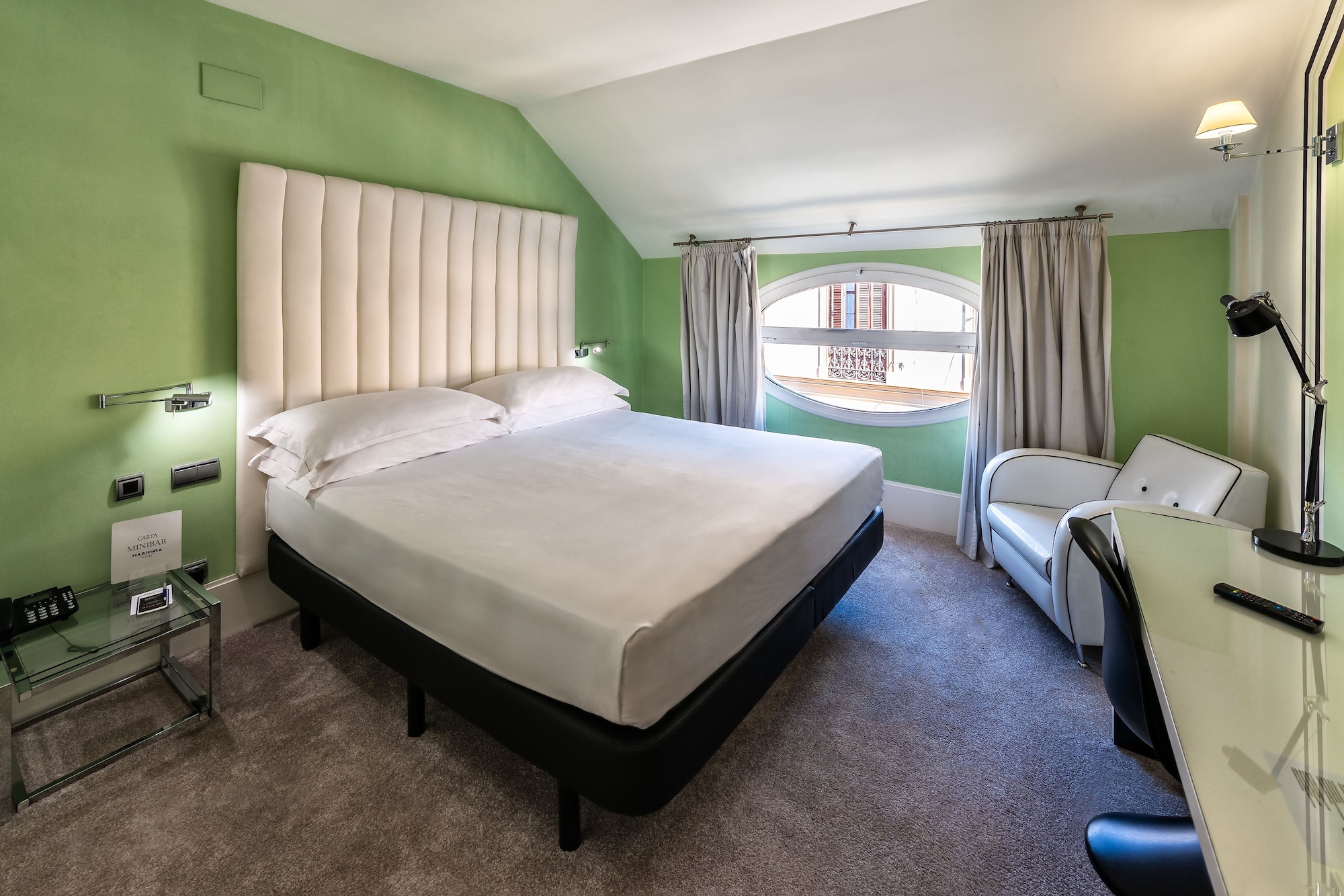Standard, King Bed, Mariposa Hotel Ex Room Mate Lola 3/5