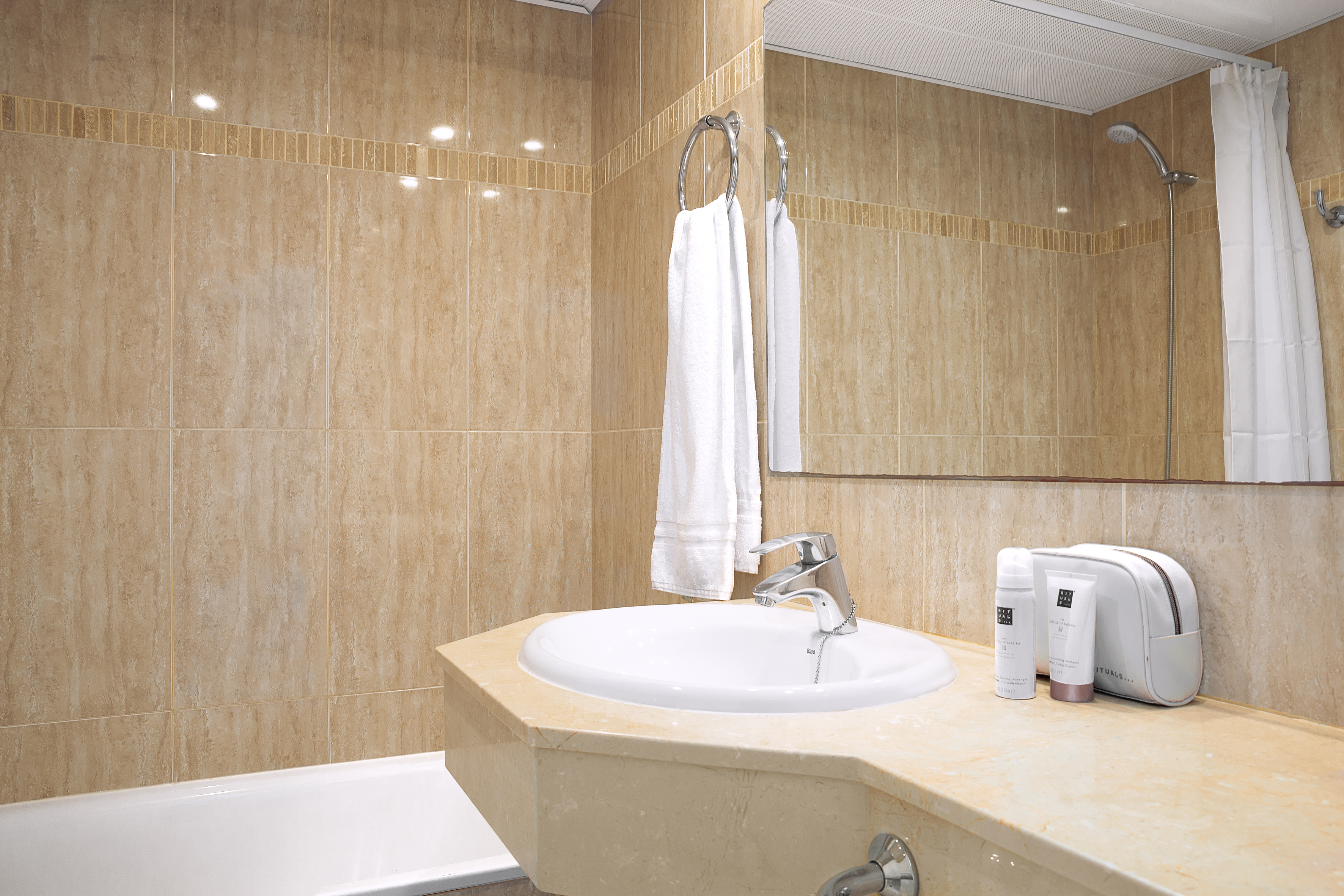 Marina Apartamentos 23/24