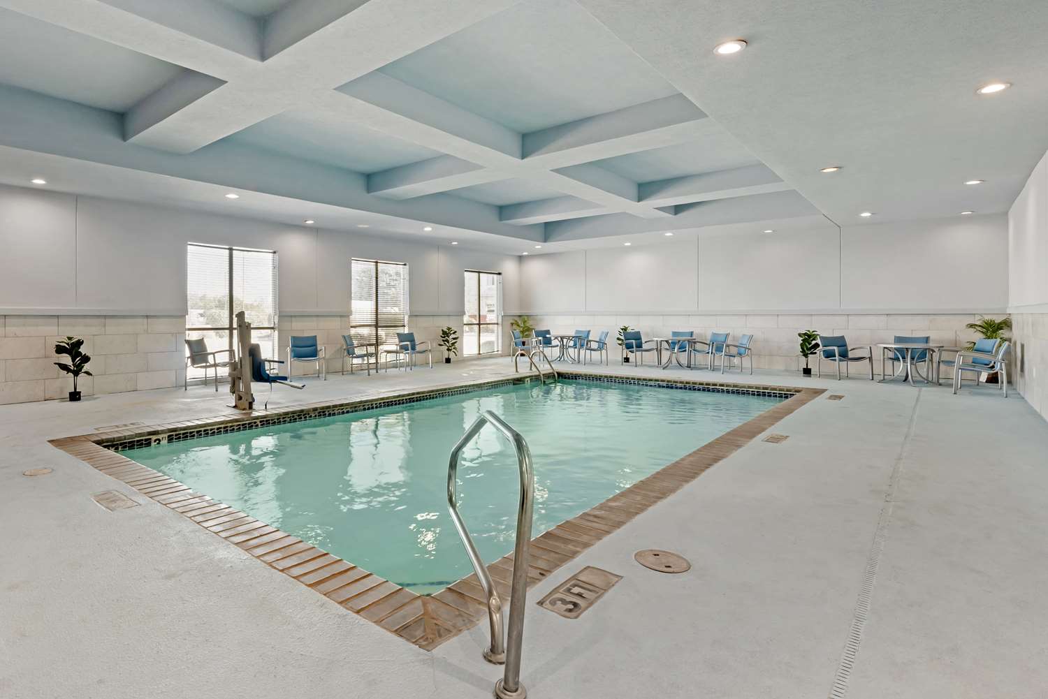 Best Western Plus Buda Austin Inn and Suites 21/35