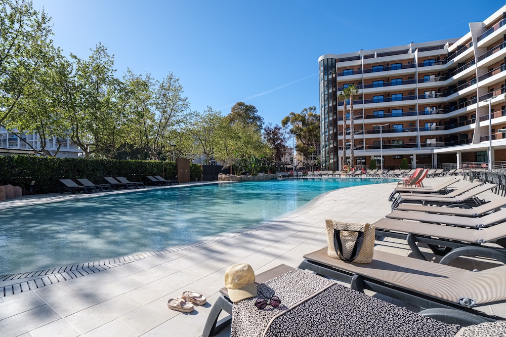 California Gardens Hotel 46/50