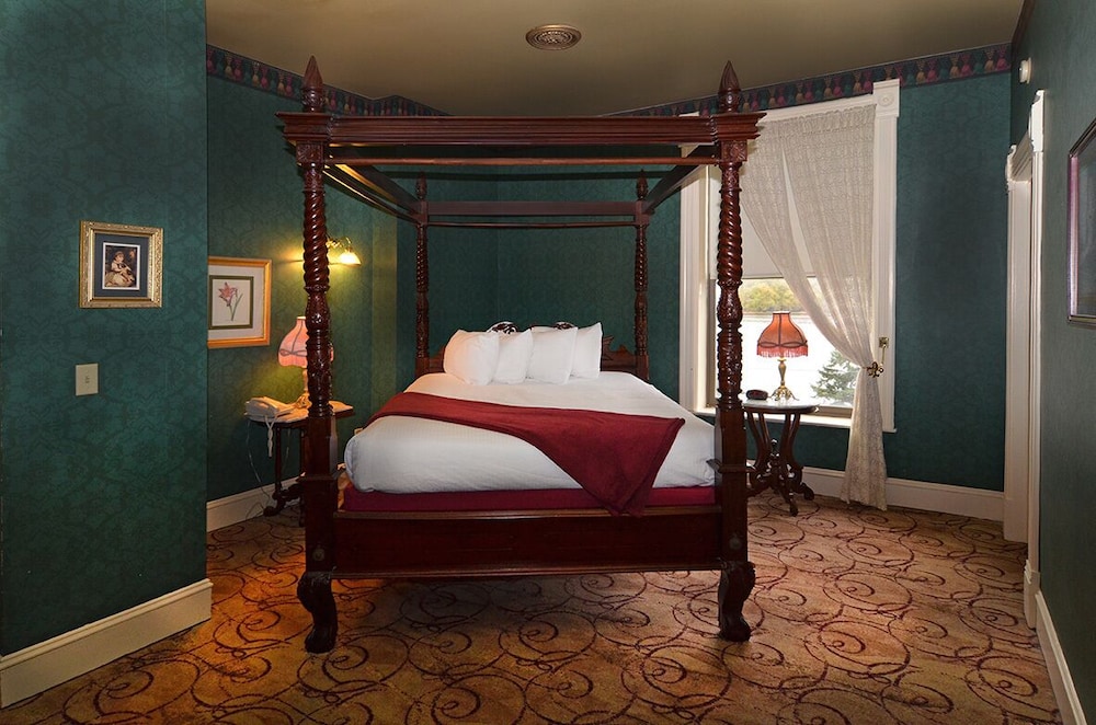 Water Street Inn 17/64