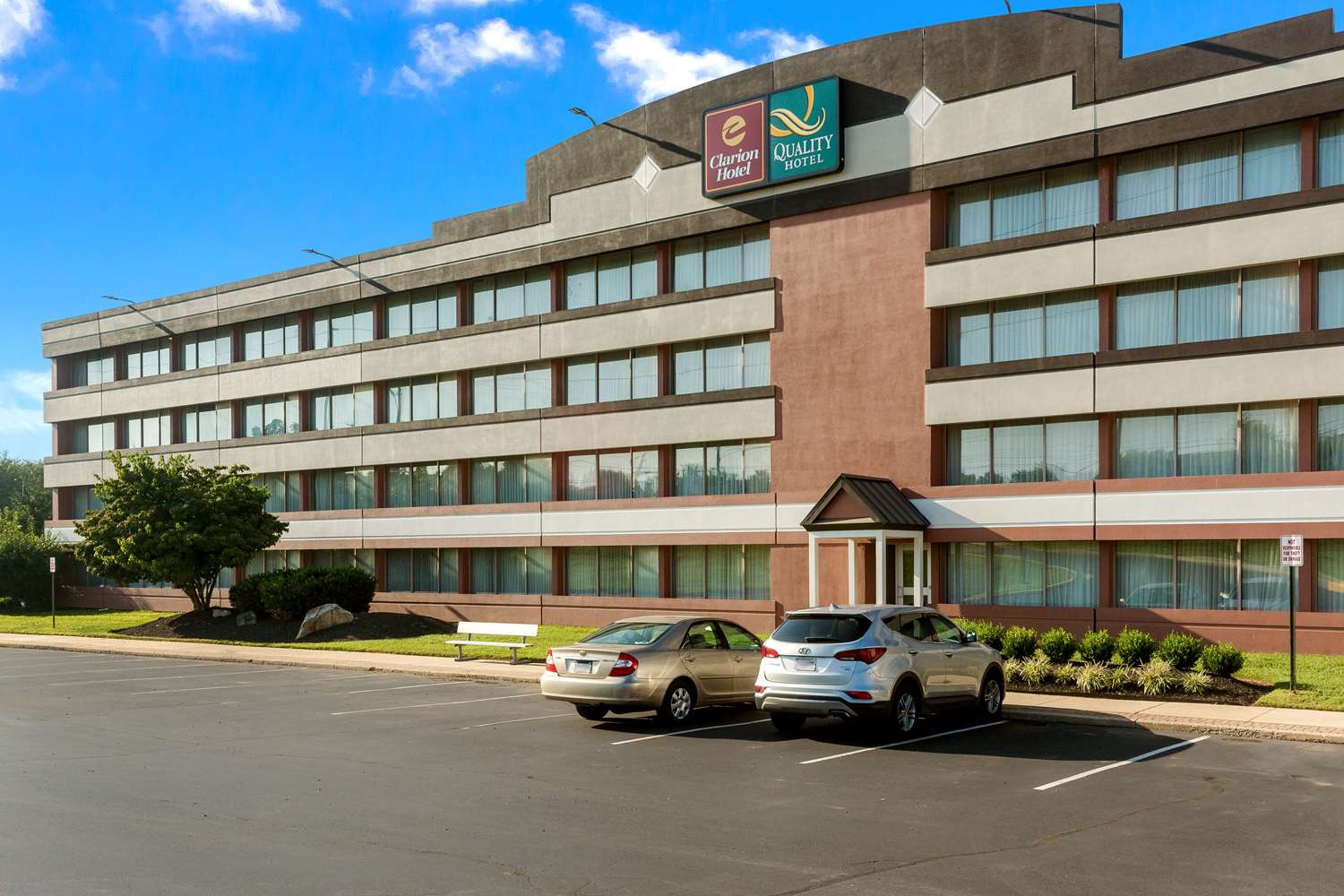 Exton Hotel And Conference Center 36/39