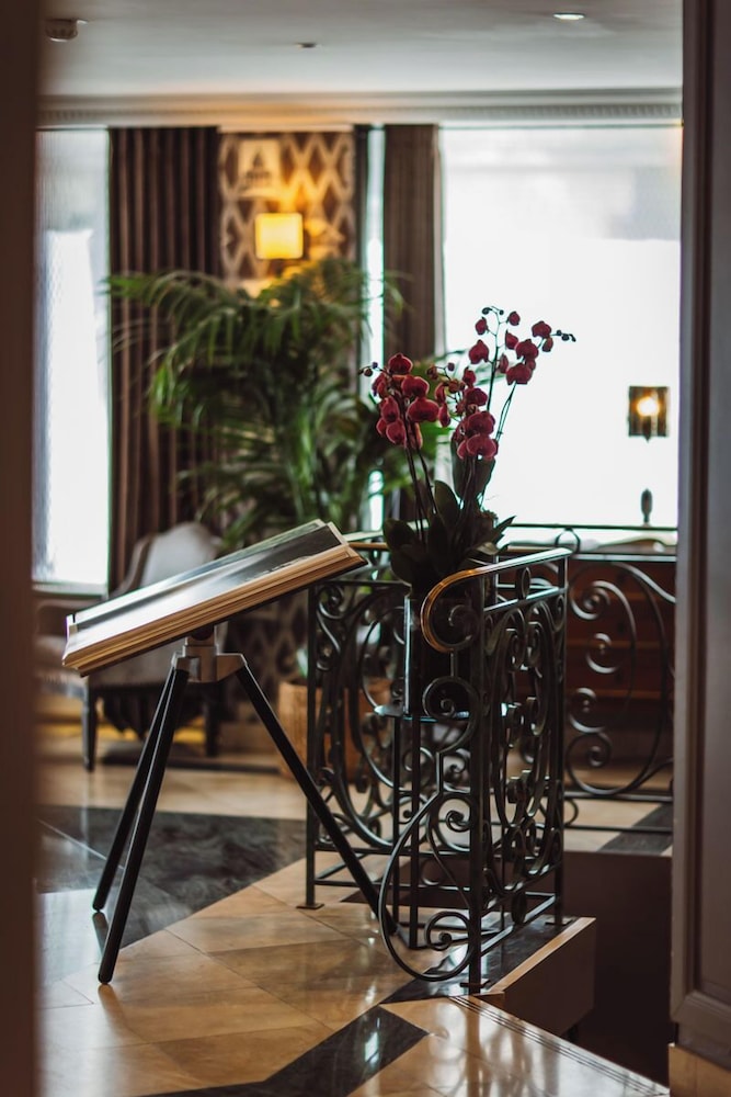 Hotel France D antin Opera 42/55