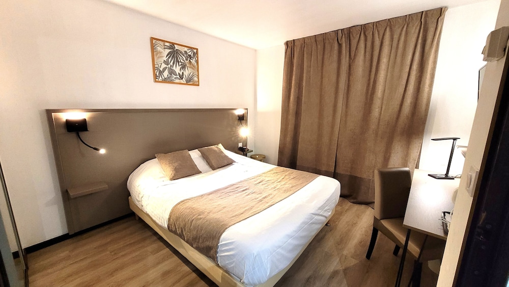 INTER-HOTEL LE VALOIS 13/50