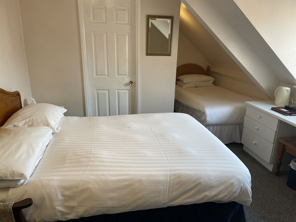 OYO Diamonds Inn 10/70
