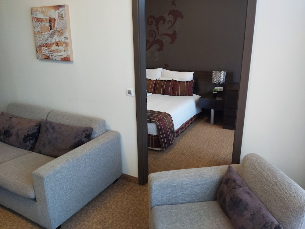 Hotel Regnum Residence 8/63