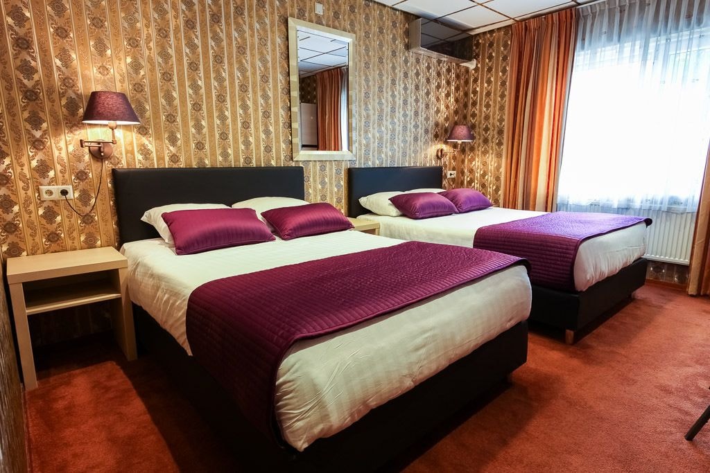 ROOM, QUADRUPLE, 2 DOUBLE BEDS