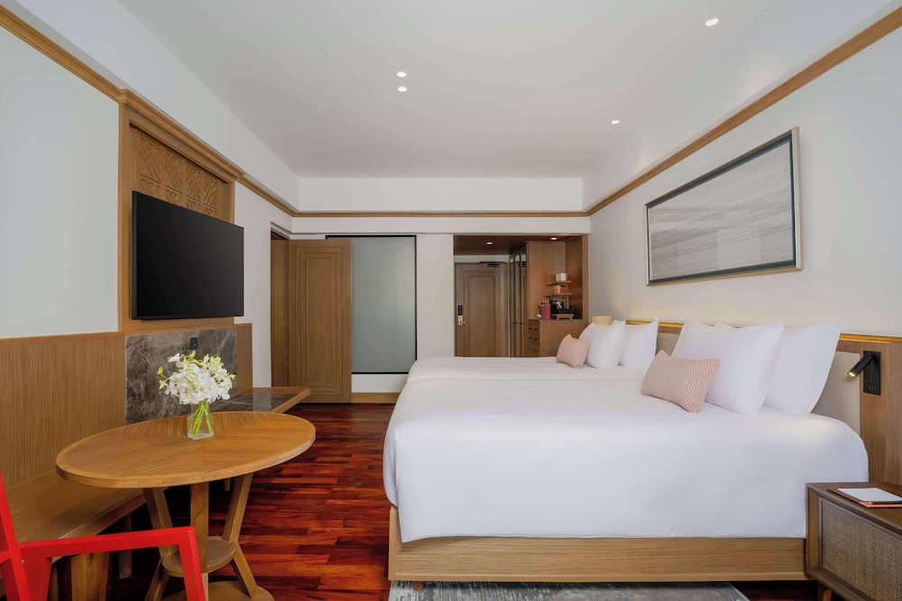 2 Bedrooms, Pool, Club, Family, Suite, King and Twin Beds