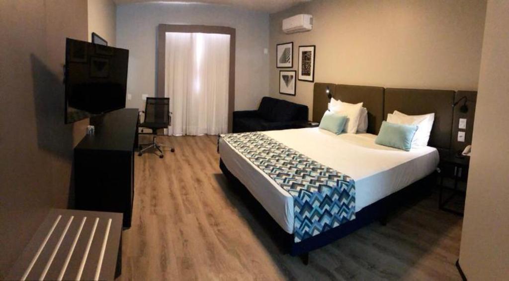 UPGRADE, QUEEN BED