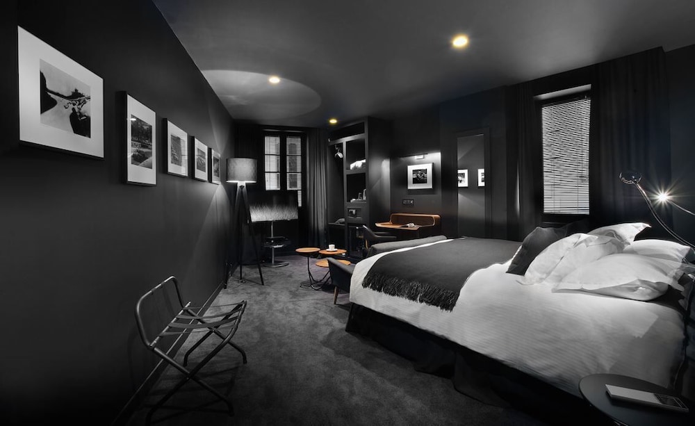 Infinite, Queen Bed