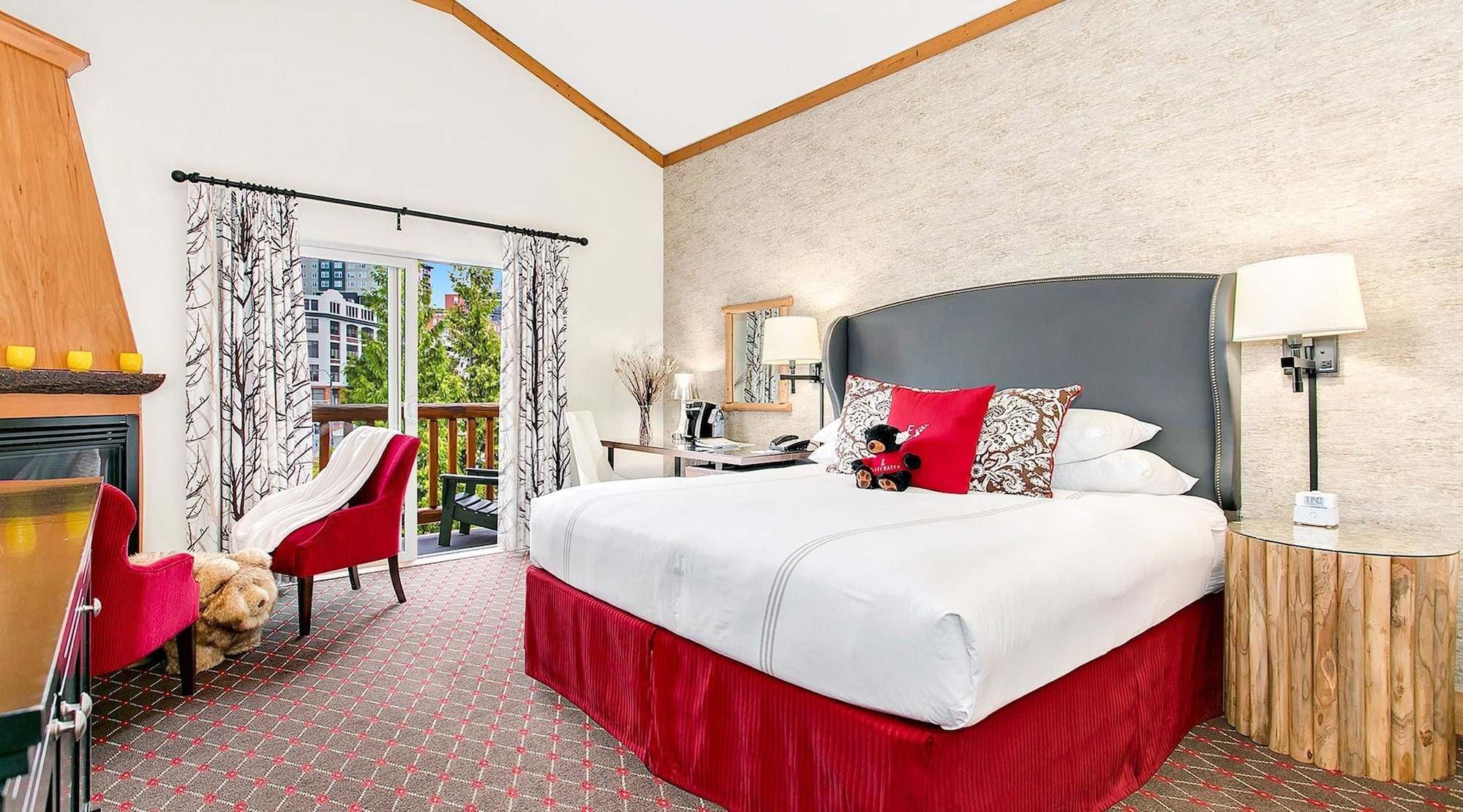 ROOM, QUEEN BED, CITY VIEW