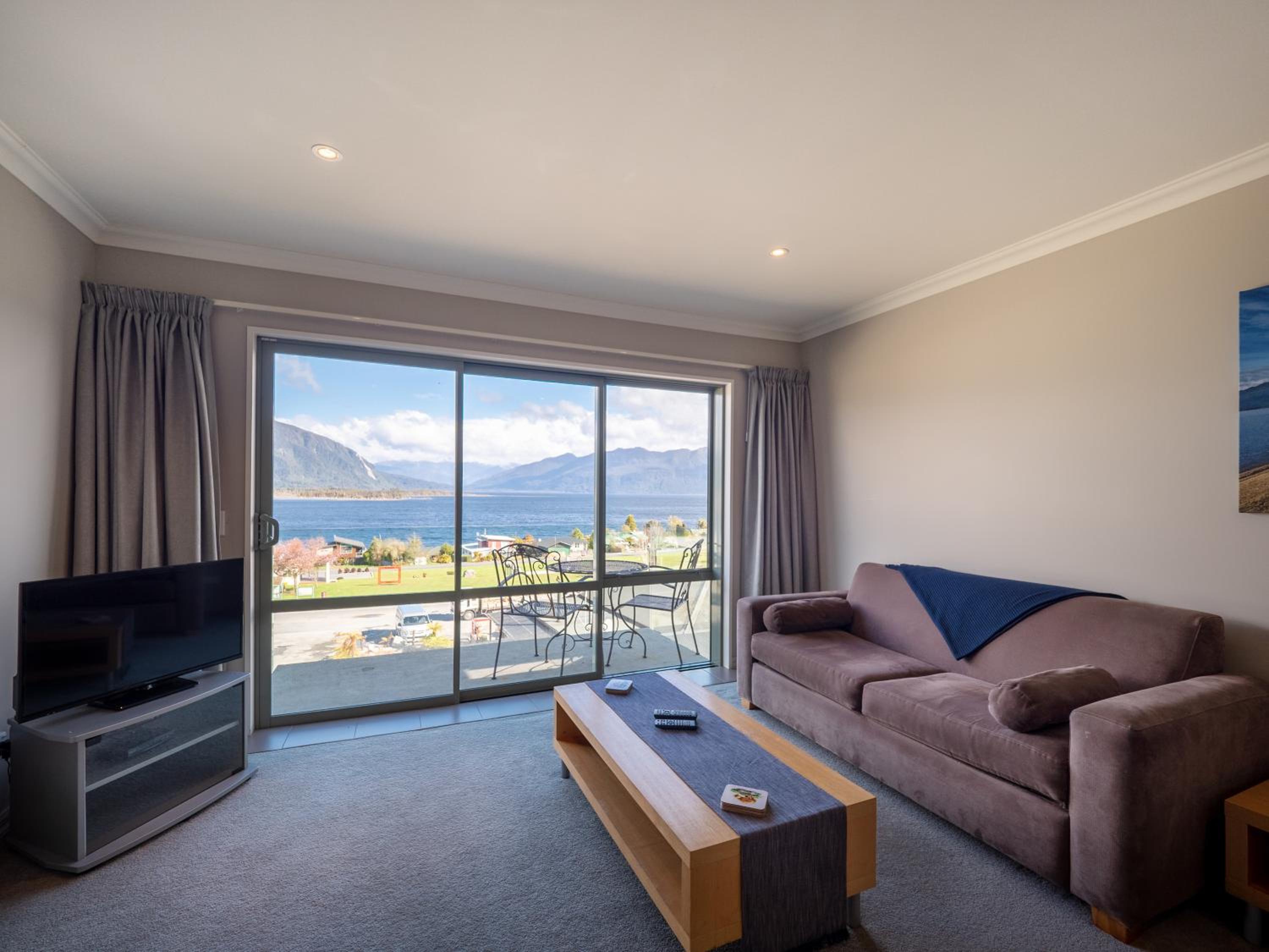 Hotel Lake Brunner 33/50