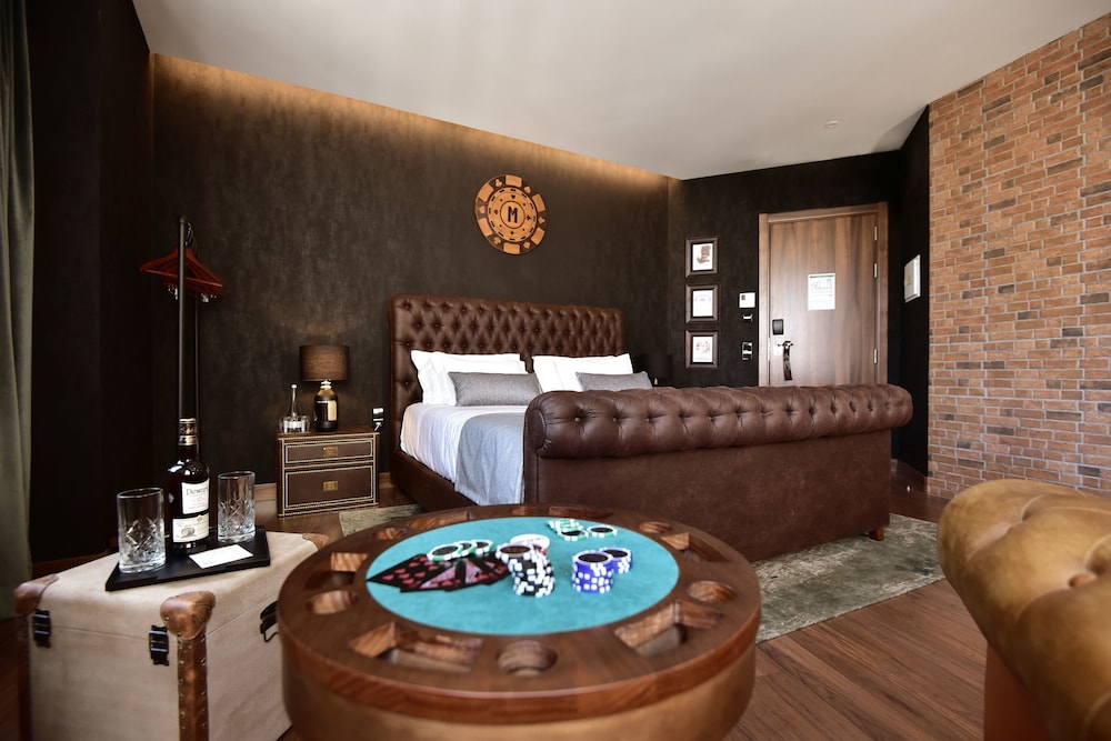 Maxime Hotel 7/69
