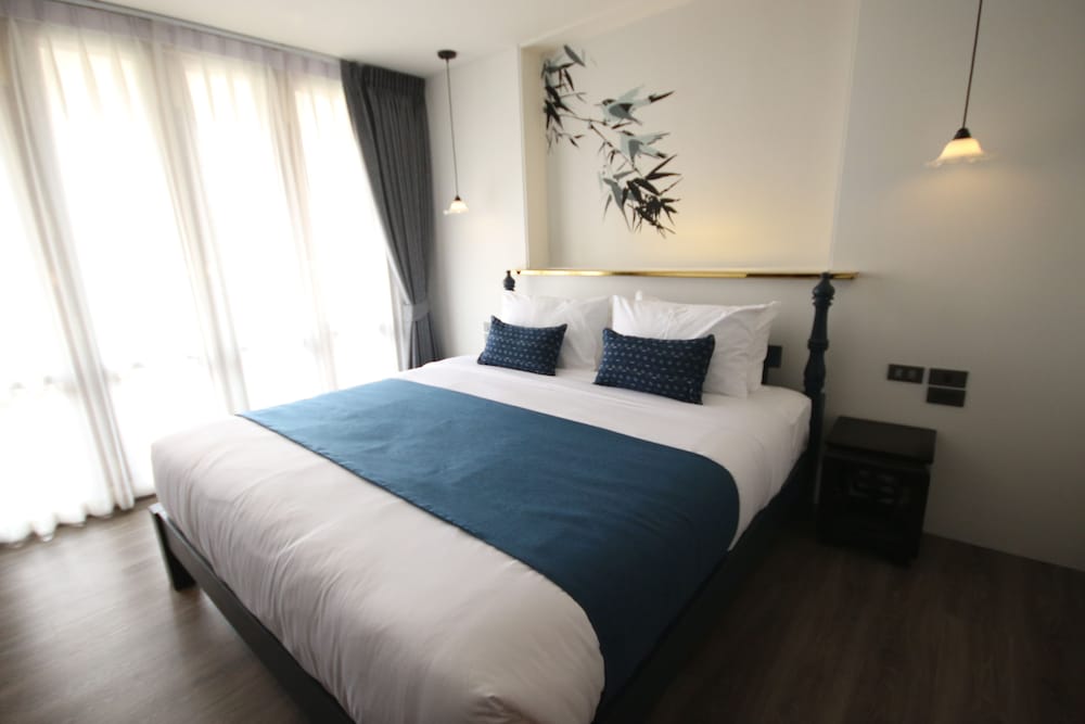 SUPERIOR, KING BED