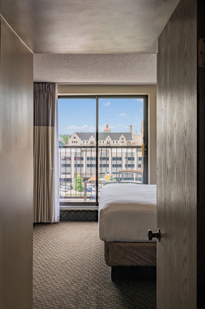 HYATT REGENCY GREEN BAY 19/59