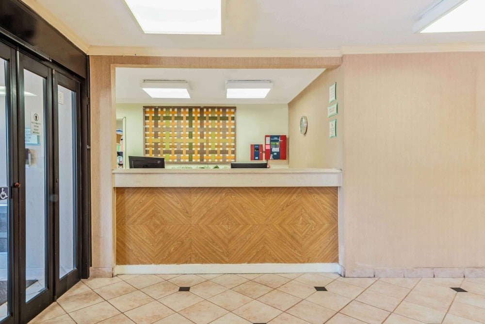 La Quinta Inn And Suites By Wyndham Tampa Brandon West 5/53