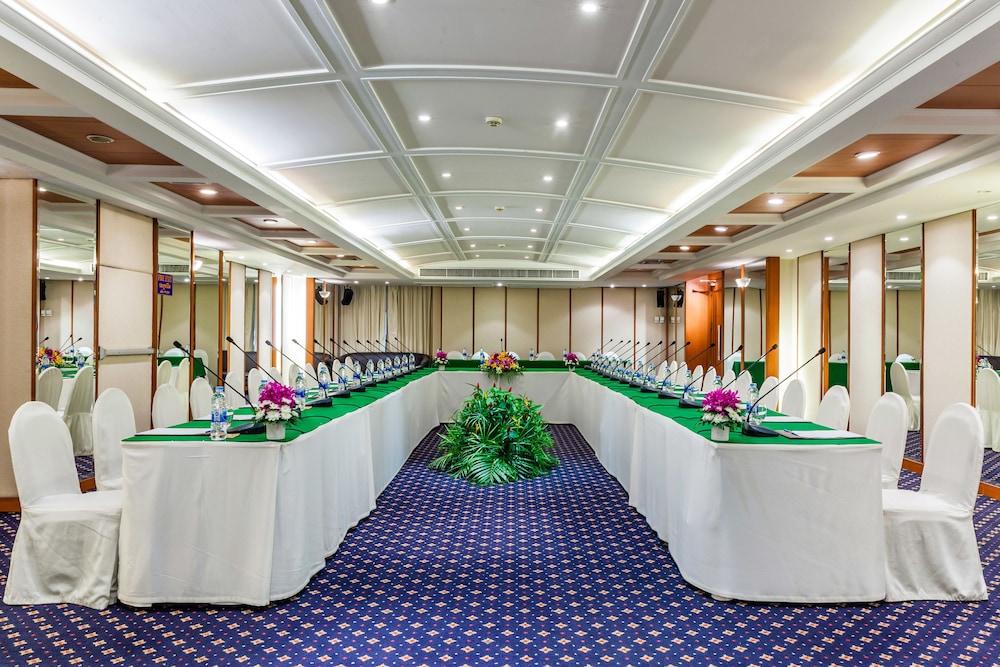 Cholchan Pattaya Beach Resort 13/74