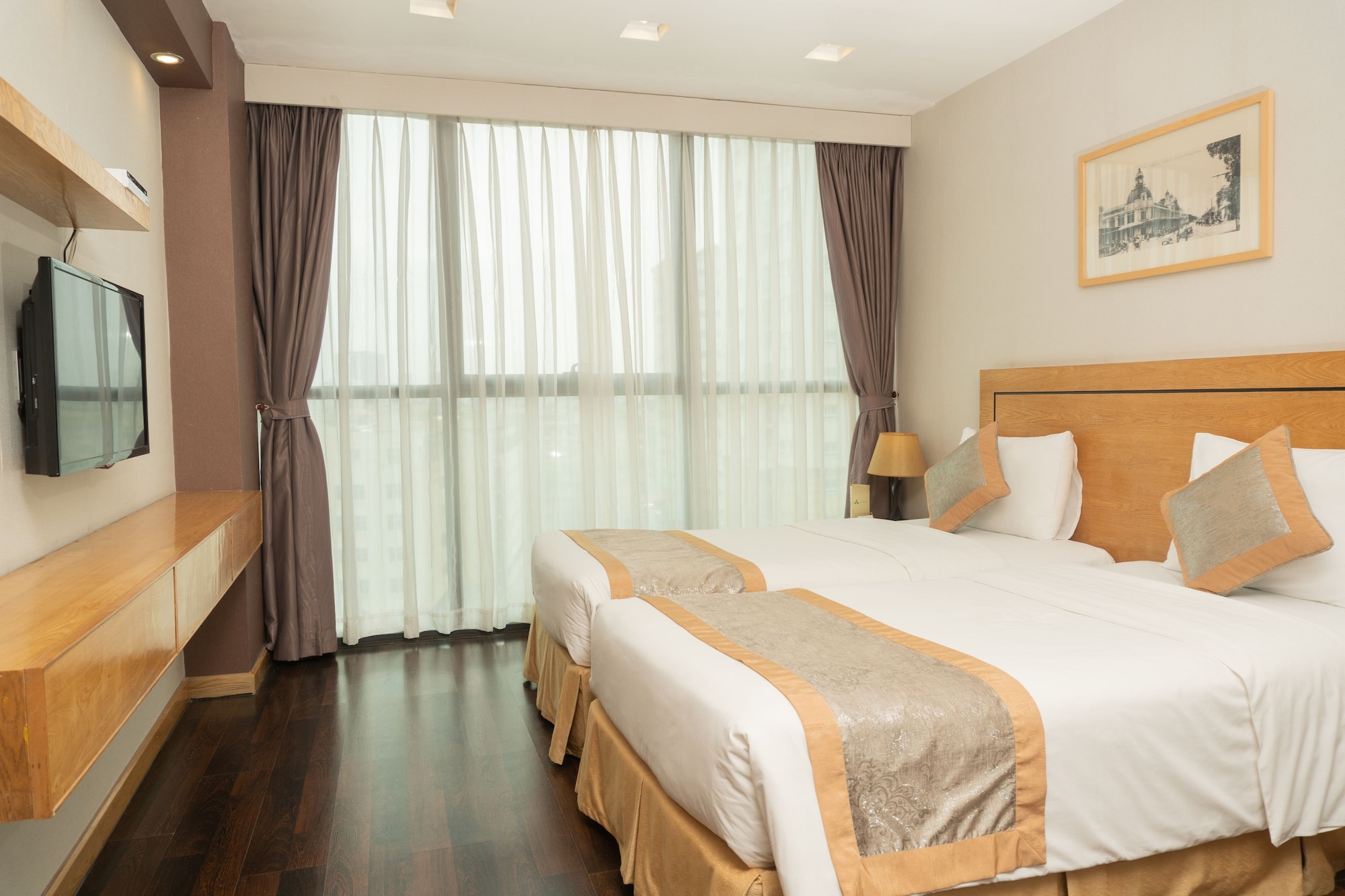 EXECUTIVE, TWIN BEDS, CITY VIEW, BATHTUB