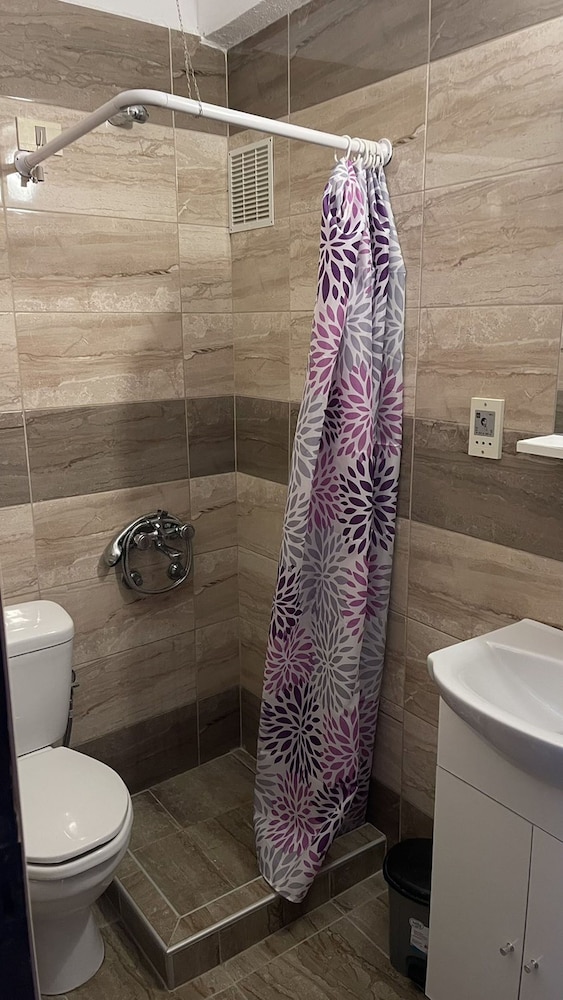 Nikos BnB Rooms 50/50
