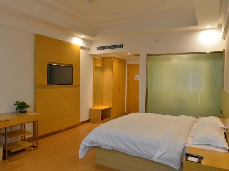 GreenTree Inn Luoyang Ruyang County Dujuan Avenue Hotel 9/18