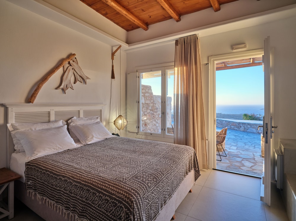 DOUBLE ROOM DELUXE SEA VIEW