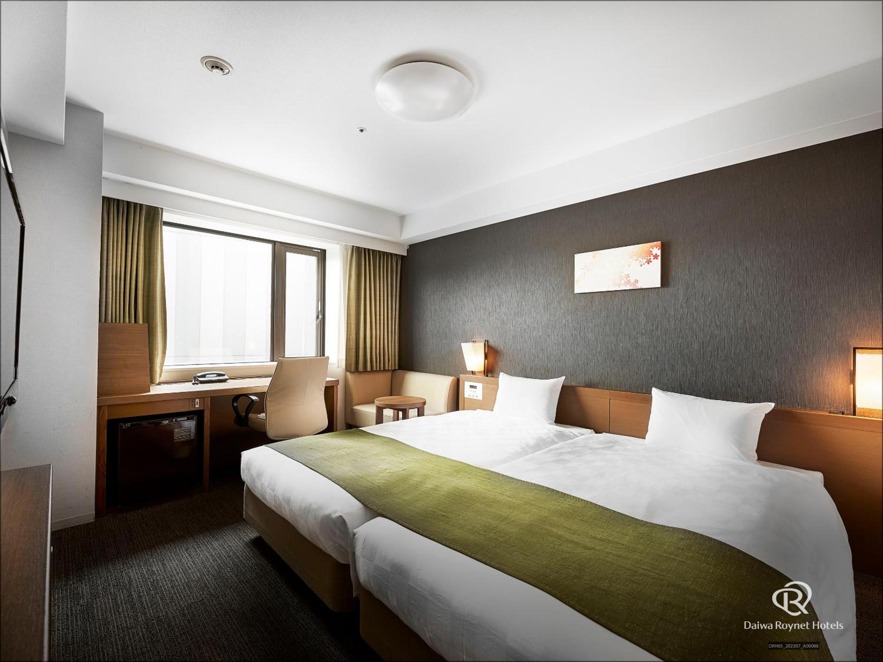 Hollywood, Twin Beds, Smoking