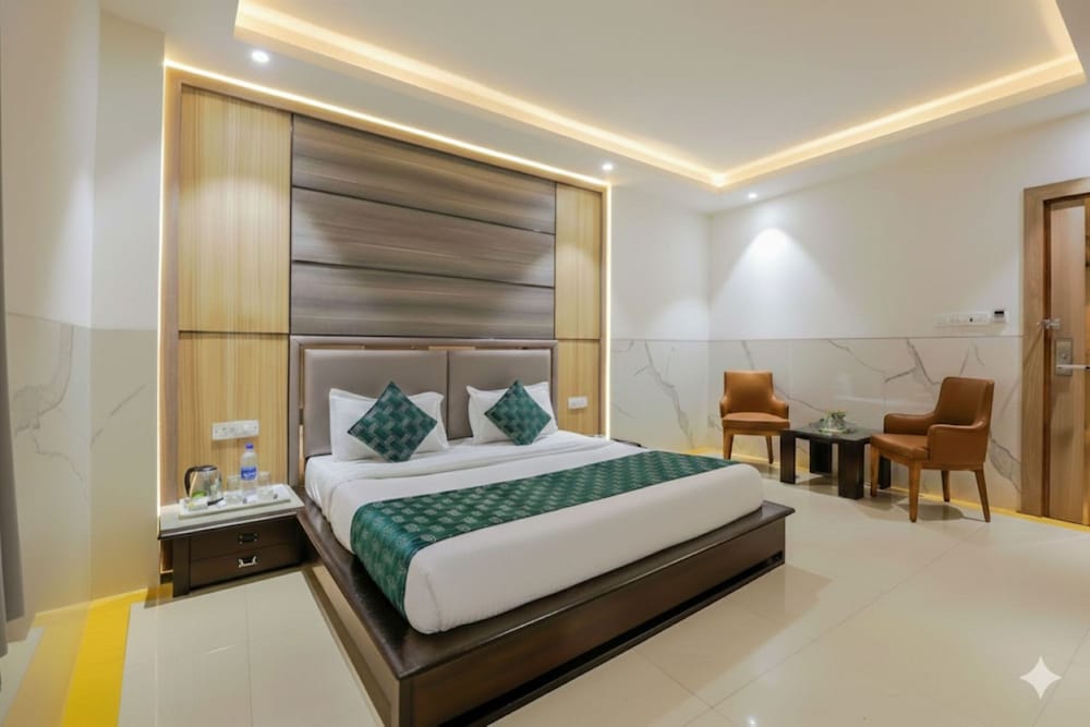AIRPORT HOTEL DELHI 37 32/64