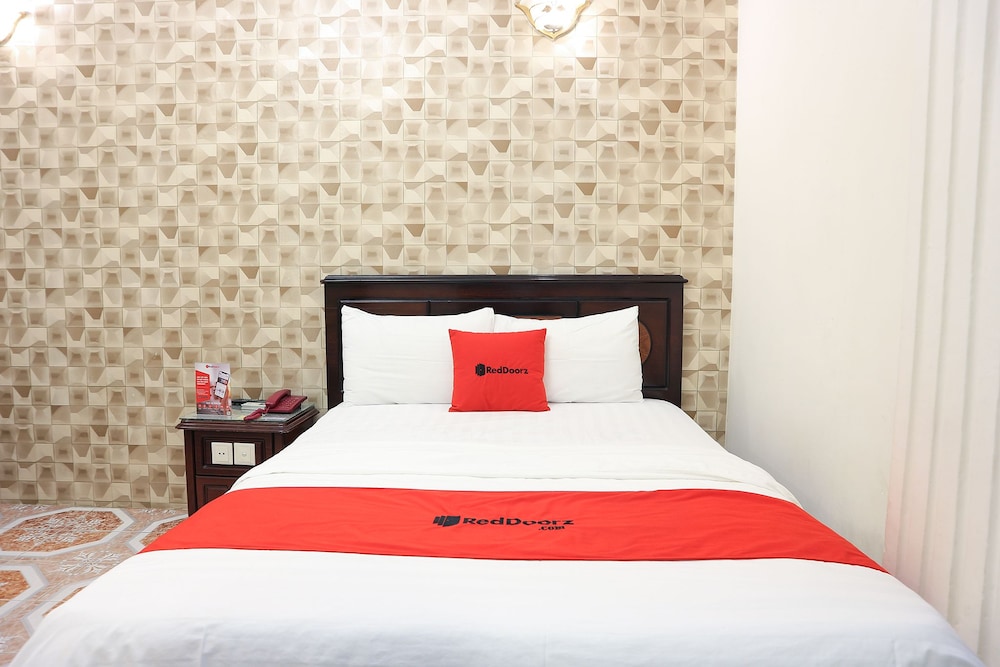 RedDoorz Plus near NowZone Plaza 12/26