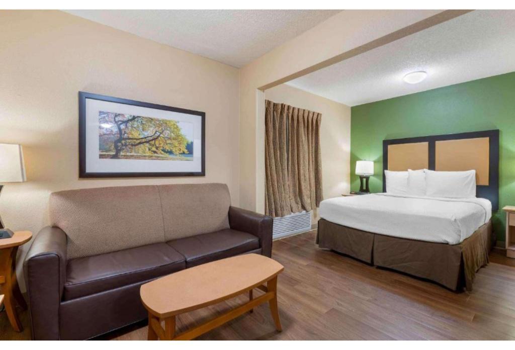 Room, Queen Bed, Sofa