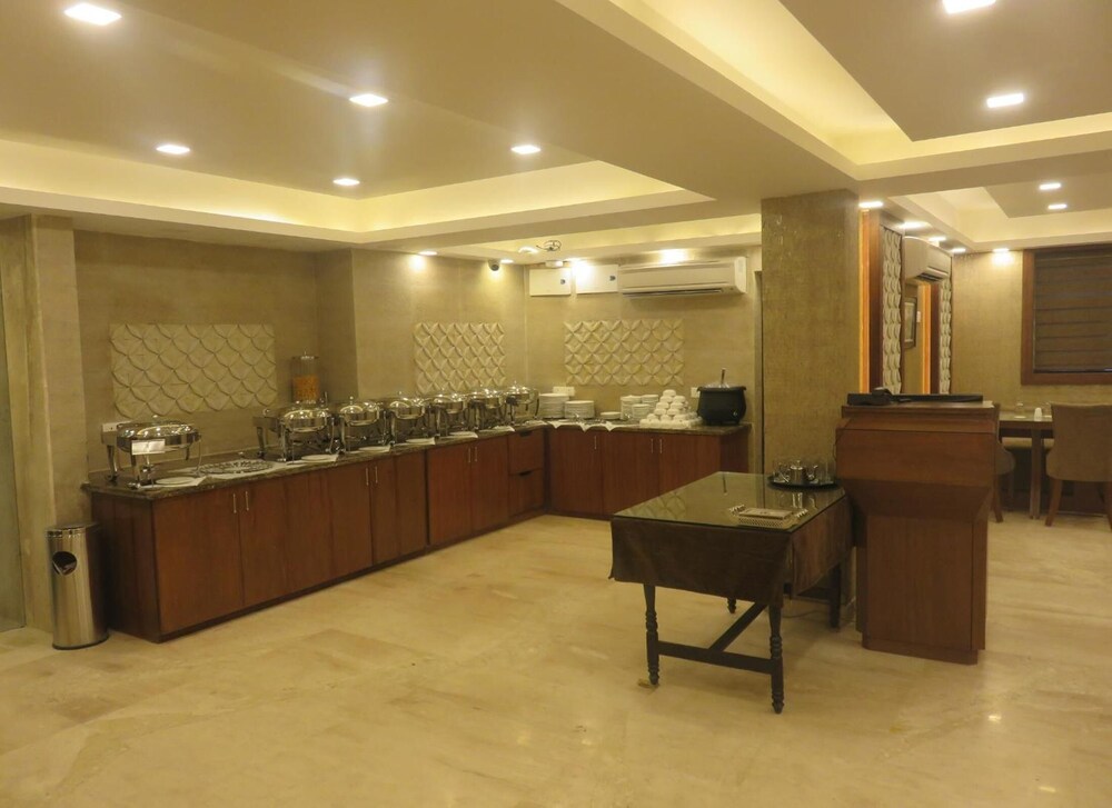 Clarks Inn Srinagar (Ex Hotel Spring Hills) 43/50