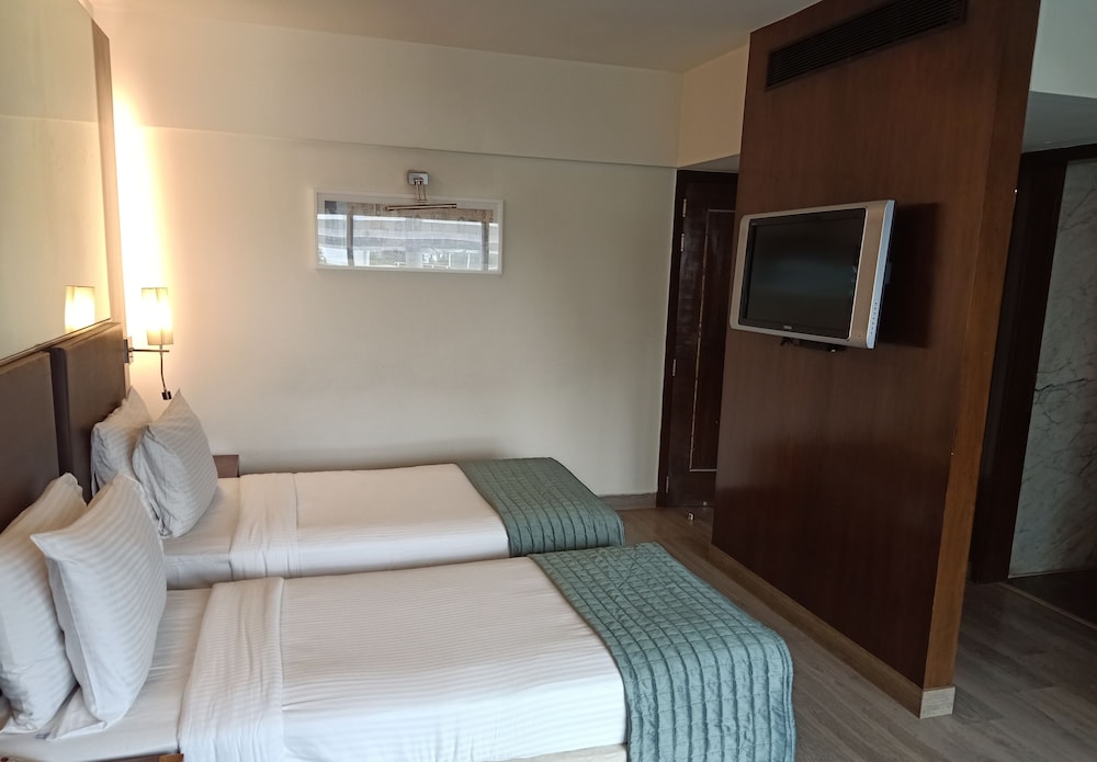 St Laurn Business Hotel 2/15