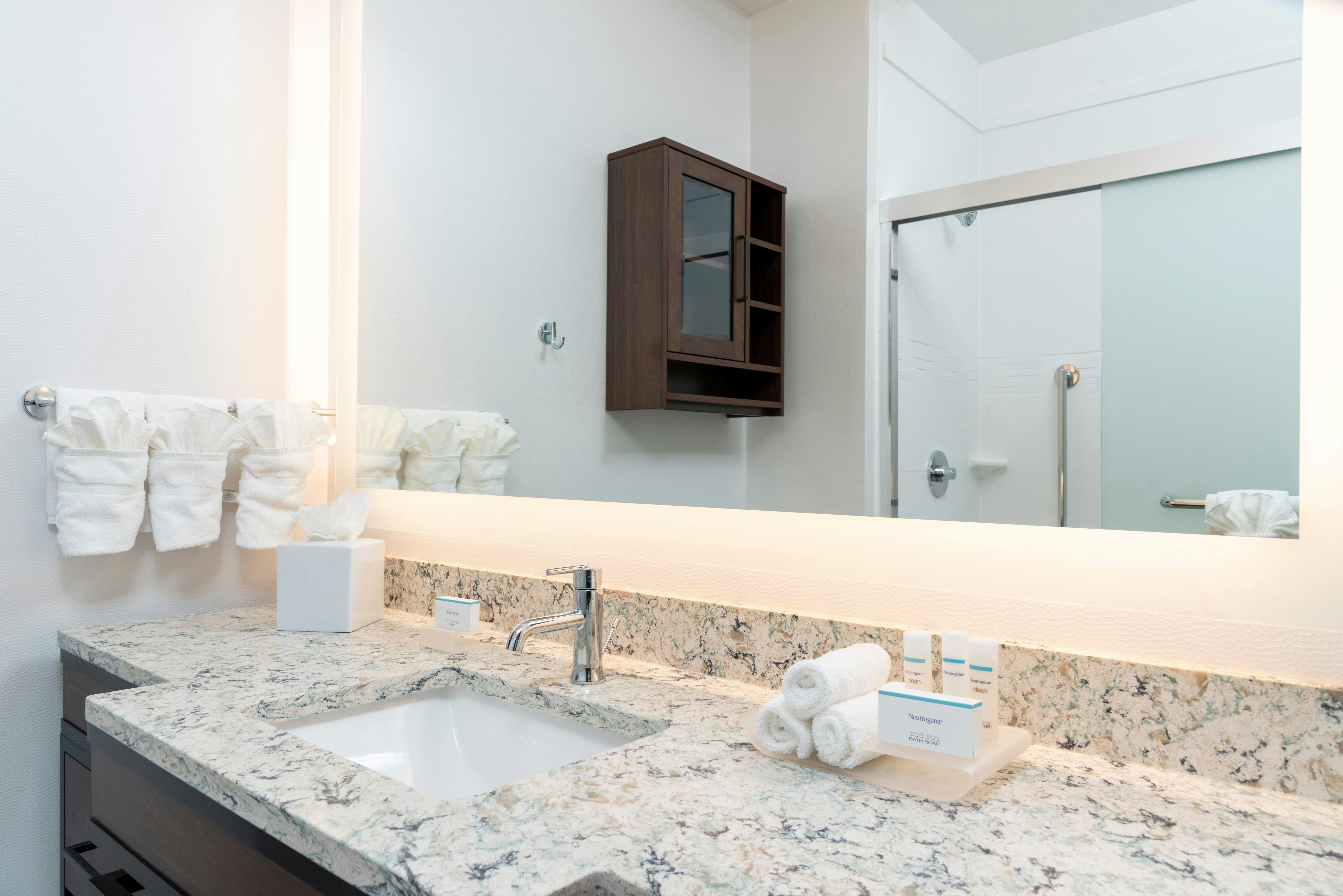 جناح بسرير كينج بغرفة نوم واحدة، Homewood Suites by Hilton Indianapolis-Downtown 3/3