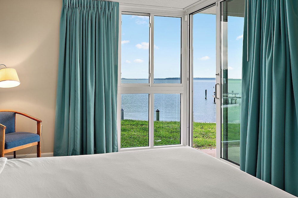 2 Bedrooms, Condo, Standard, King Bed, 2 Queen Beds, Bay View, Sofa, Patio 2/5