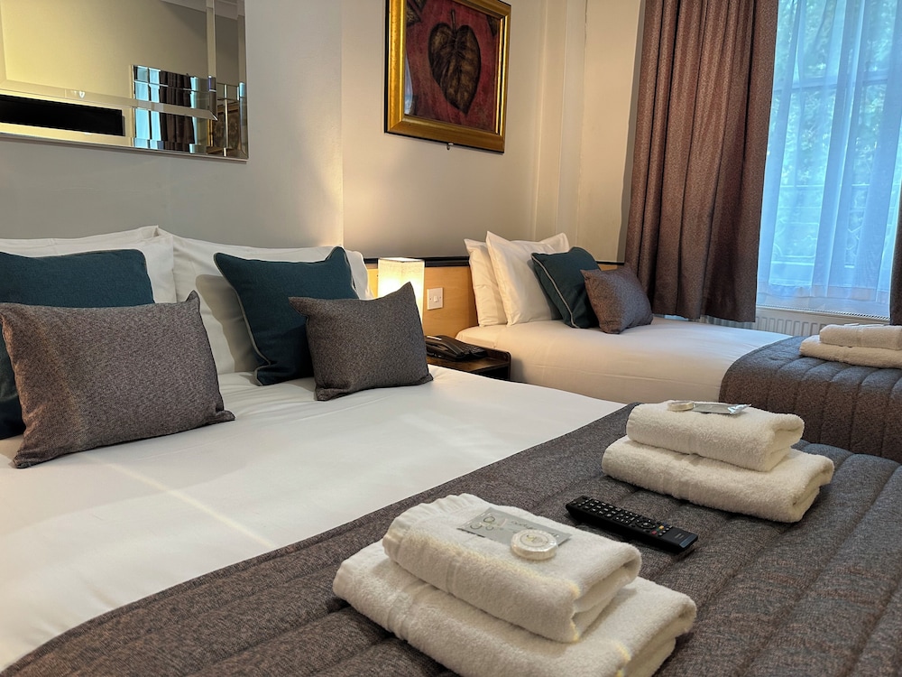 Tudor Court Hotel 32/50