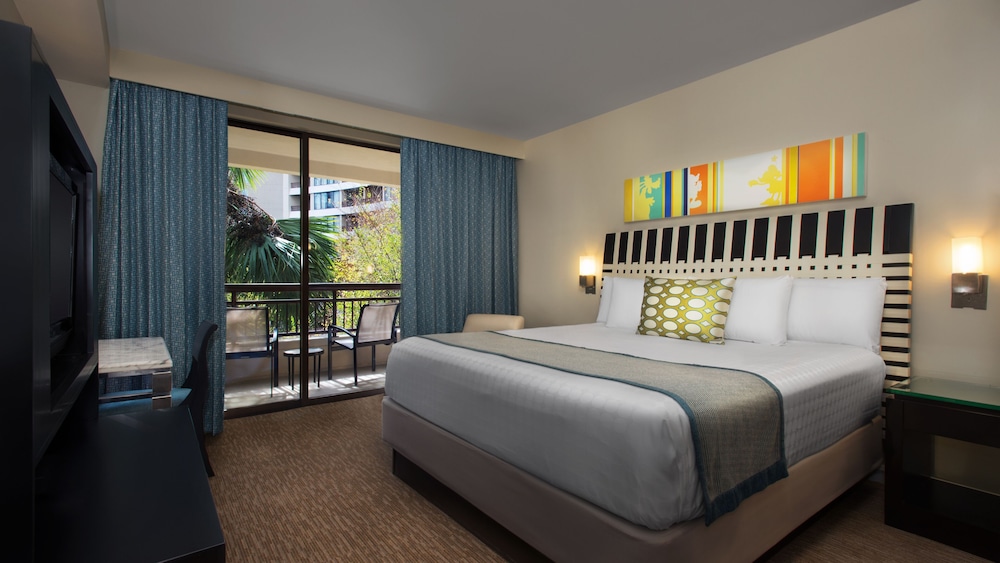 Bay Lake Tower at Disneys Contemporary Resort 11/39