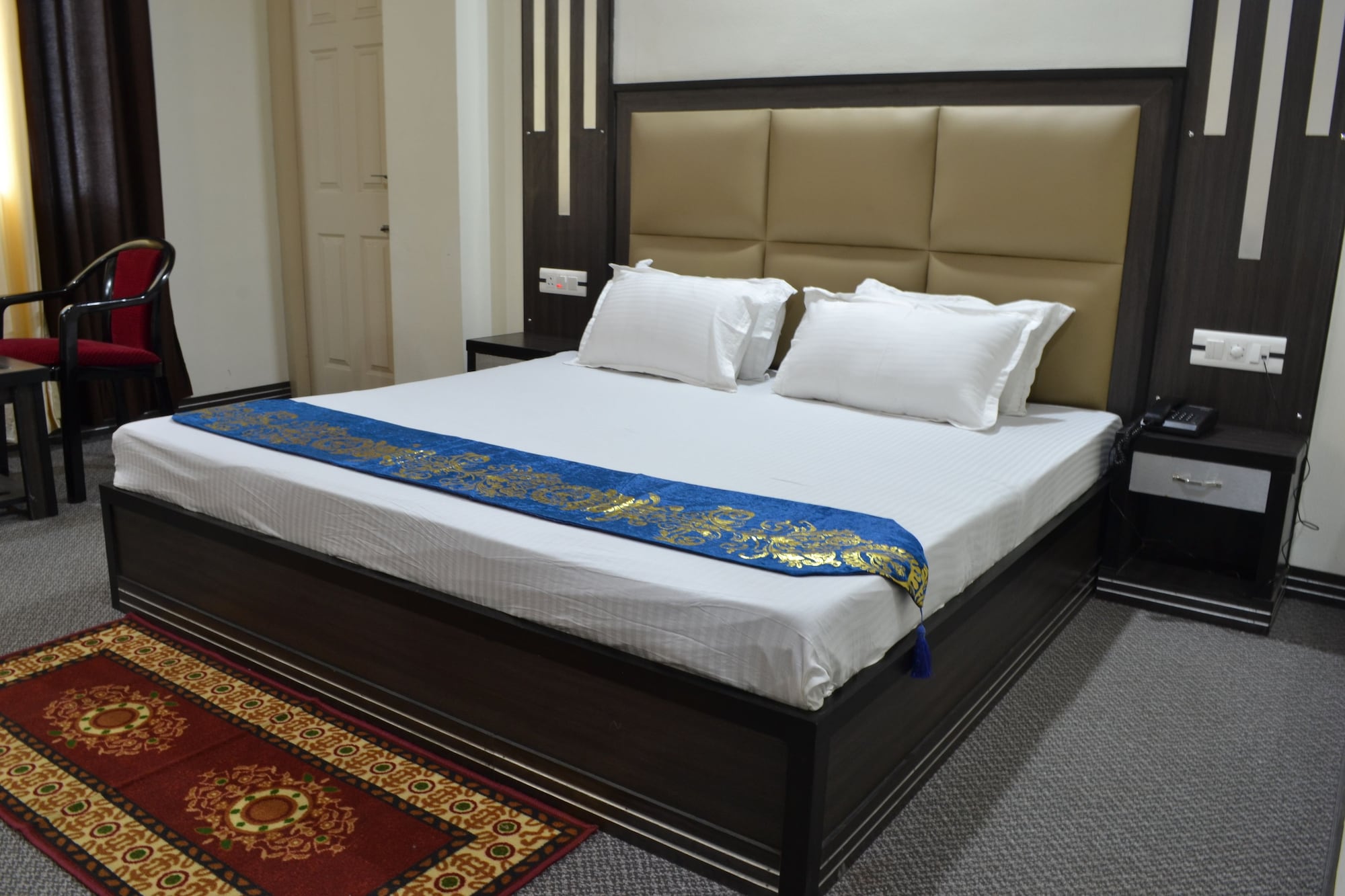 1 BEDROOM, EXECUTIVE, DOUBLE BED, VALLEY VIEW