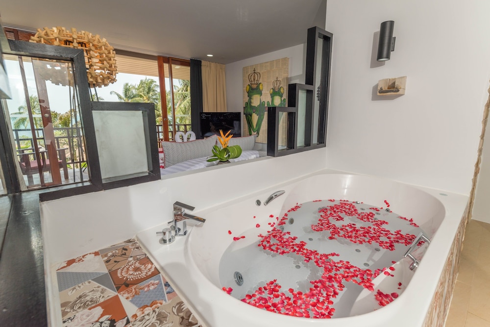 The Sunset Beach Resort Spa Taling Ngam 8/50