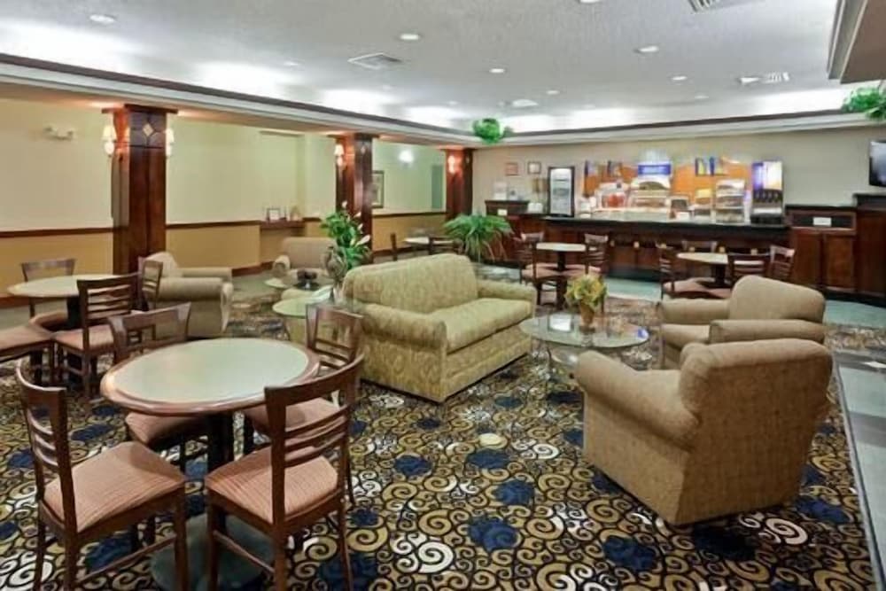 Days Inn by Wyndham Dodge City 40/56